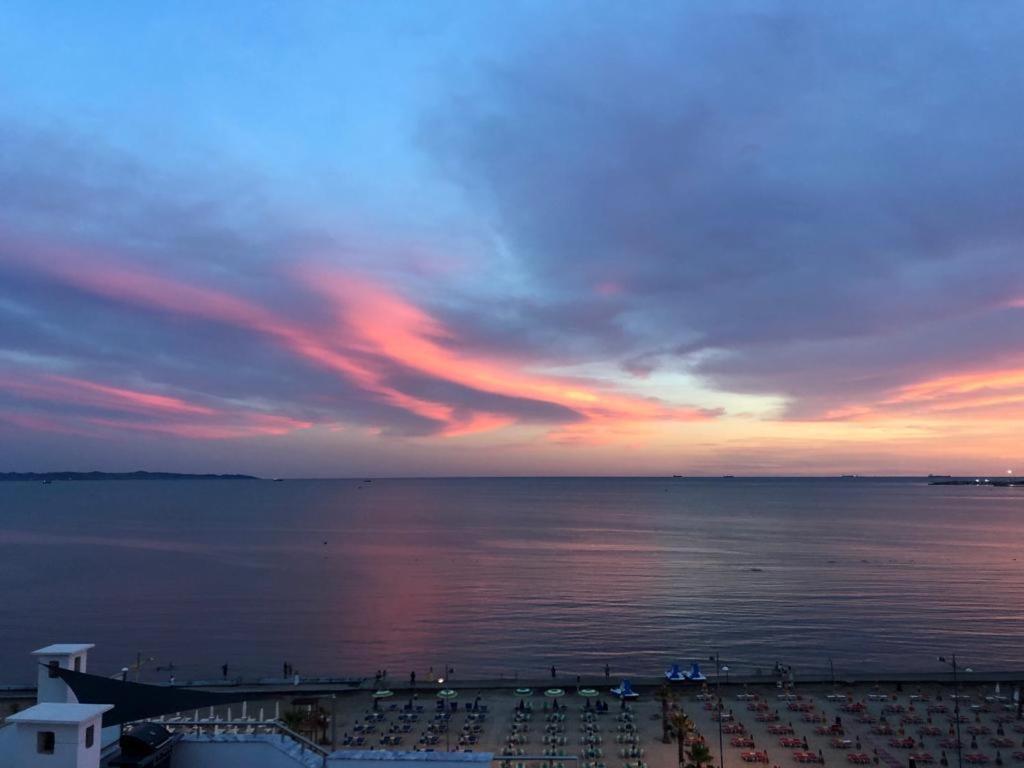 H&g Seaview Apartament